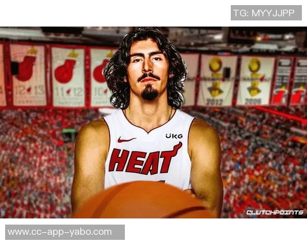 热火对阵公牛哈克斯缺席两场后有望复出场均162分状态回暖